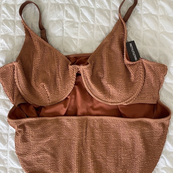 Prettylittlething plus mocha textured cutout swimsuit - Picture 4 of 11